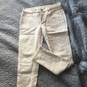 White-creamy jeans